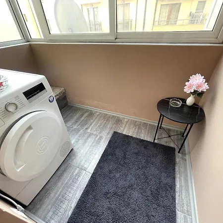 2br Haven - Steps From The Mall Apartment