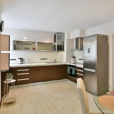 2br Haven - Steps From The Mall Apartment *