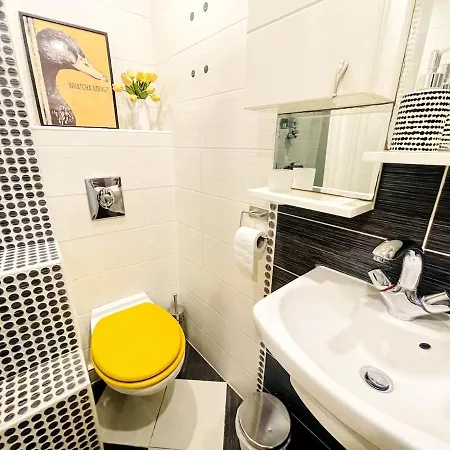 2br Haven - Steps From The Mall Apartment