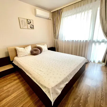 2br Haven - Steps From The Mall Apartment Varna