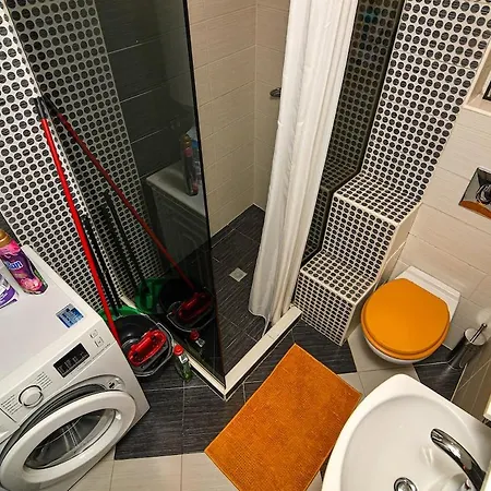 Apartment 2br Haven - Steps From The Mall *