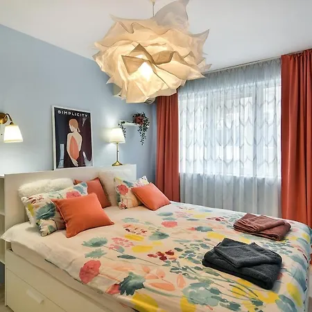 2br Haven - Steps From The Mall Apartment Varna