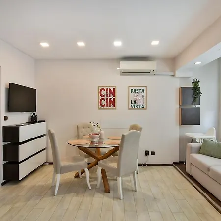 Apartment 2br Haven - Steps From The Mall