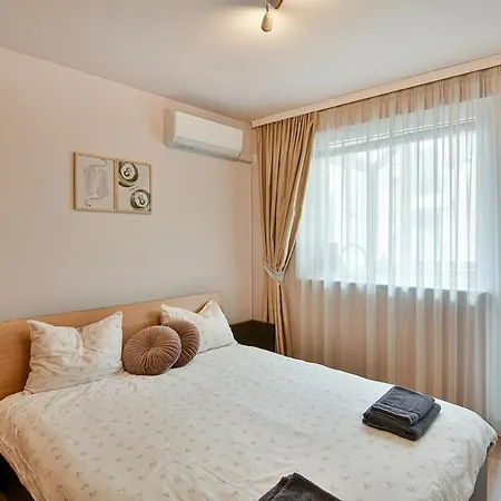 2br Haven - Steps From The Mall Apartment