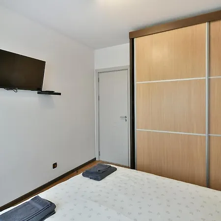 Apartment 2br Haven - Steps From The Mall *