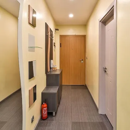 Apartment 2br Haven - Steps From The Mall Varna