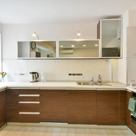 Apartment 2br Haven - Steps From The Mall